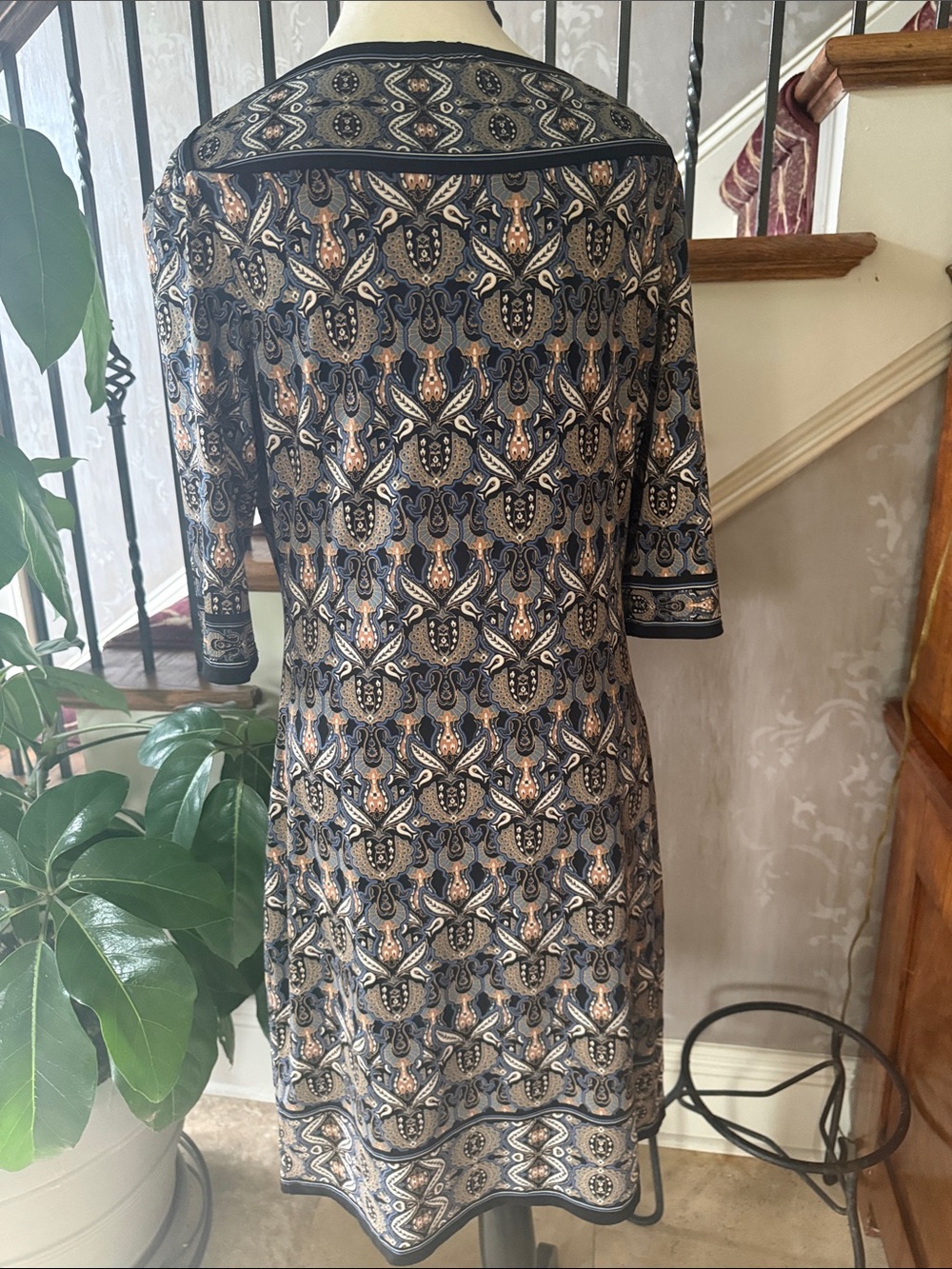 MAX STUDIO ladies pullover dress, excellent condition size large - Picture 8 of 10
